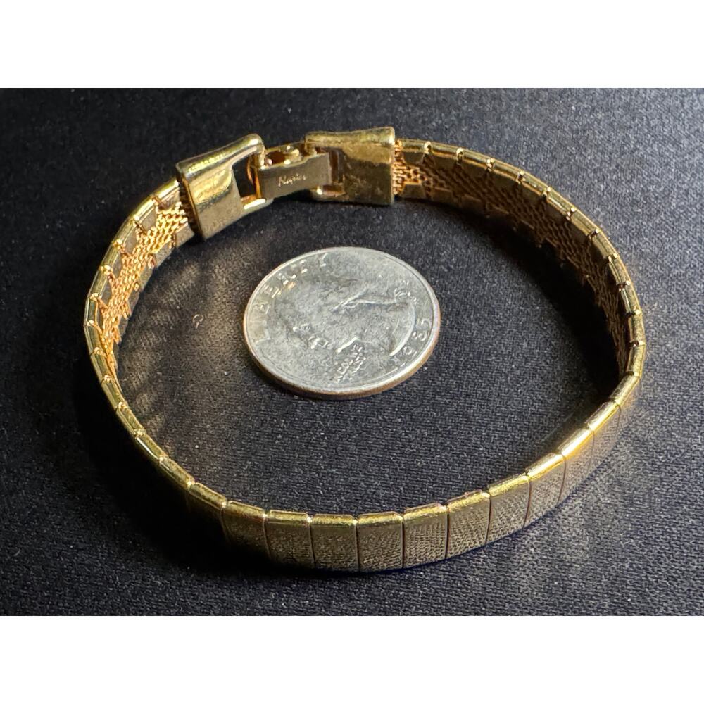 Trifari Gold Tone Panel Link Fold Over Clasp Bracelet Size 7 - Picture 6 of 6